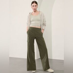 NWT-Athleta Brooklyn Heights Cargo Pant, Size 8 Petite